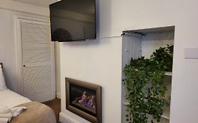 Seaside Flat With Fast Wifi